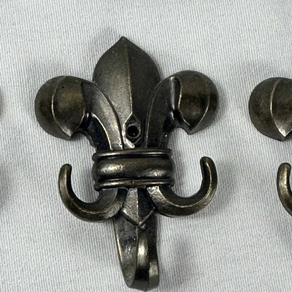 10 Vtg Fleur De Lis Picture Rail Hooks Antique Brass Molding Hanging Hardware